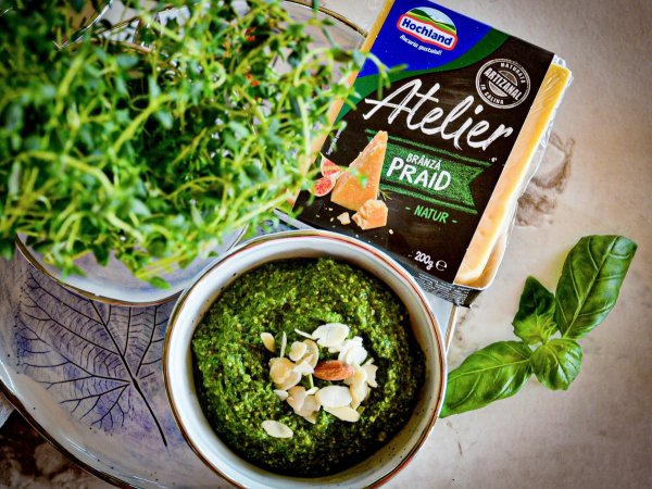 PESTO DE LEURDĂ CU BRÂNZĂ MATURATĂ PRAID
